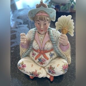 Antique porcelain bobble head women figure〰️